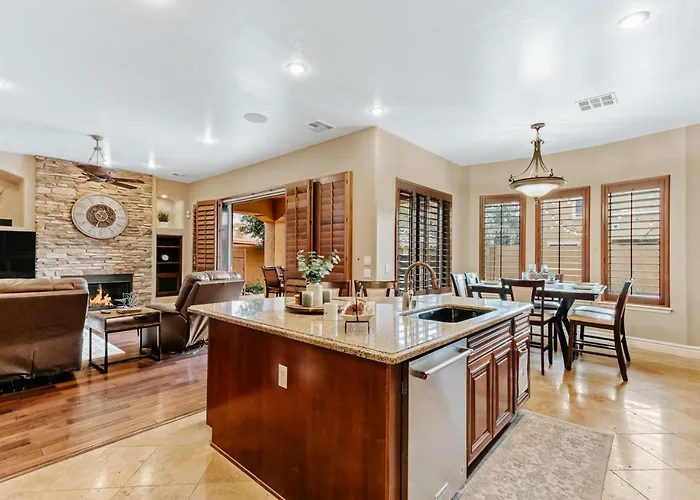 6br Gilbert Retreat- Pool, Hot Tub, Game Holiday home Queen Creek