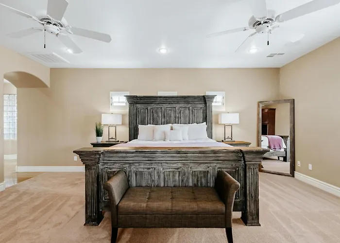 6br Gilbert Retreat- Pool, Hot Tub, Game Holiday home Queen Creek